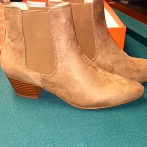 NWBOX Mackin J  booties size 8.5